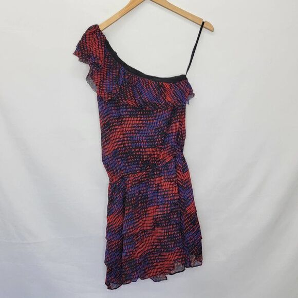 The limited one shoulder with ruffle on bottom - Picture 14 of 16